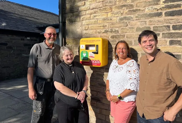 New community defibrillator installed at Lees church