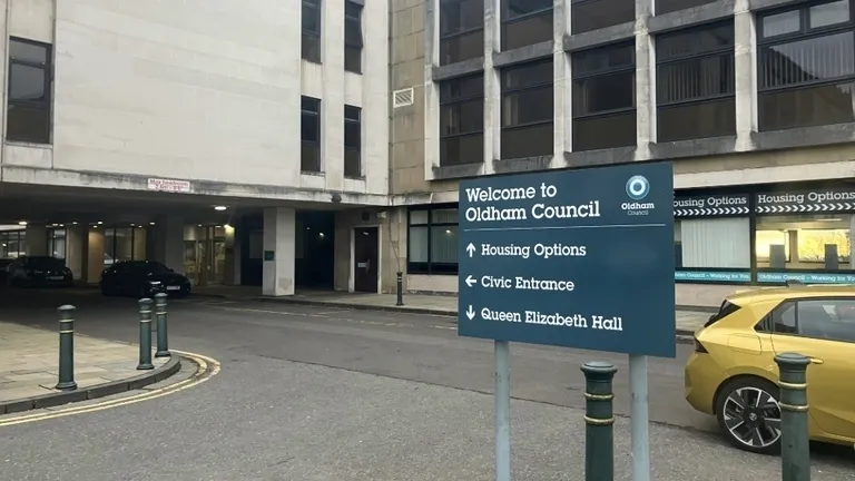 Oldham Council stalemate: Chief executive keeps services running as councillors deadlocked