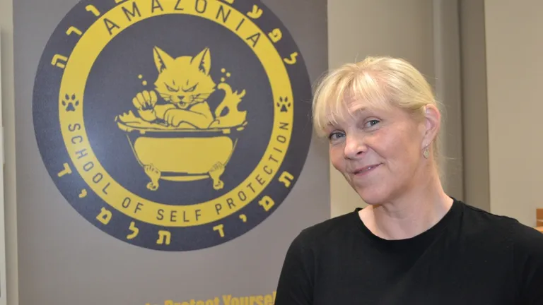 Oldham women urged to focus on personal safety at CROWN event